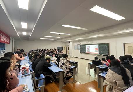 护理专业学生通过线上参加大讲坛活动